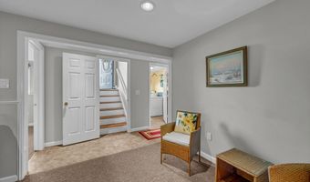 23 Fleetwood Dr, Danbury, CT 06810