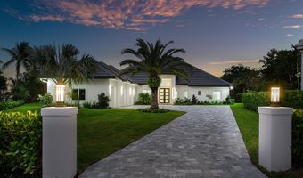 100 Glenbrook Ct, Atlantis, FL 33462