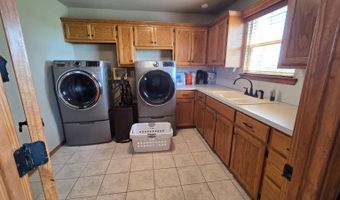 568 Woodford Rd, Ardmore, OK 73401