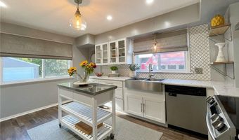284 Kenilworth Dr, Akron, OH 44313