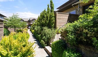 37 N Mountain Ave, Ashland, OR 97520