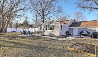 12 Grassy Plain Rd, Barrington, RI 02806