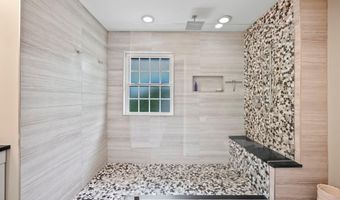 2 Independence Dr, Aberdeen, NJ 07747