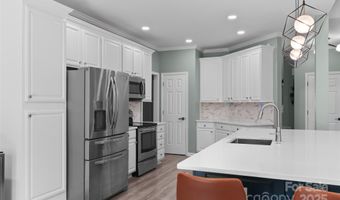 8 Secrest Dr, Arden, NC 28704