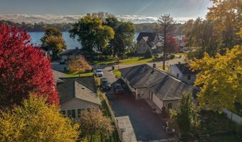 104 Lakewood Dr, Antioch, IL 60002