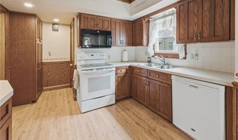 165 Shadyside Ct, Alliance, OH 44601