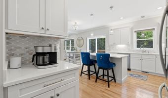 1 Cassidy Trl, Coventry, RI 02816