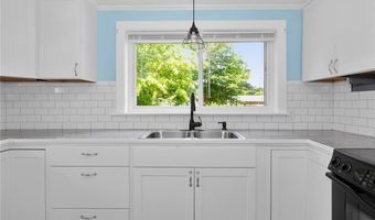 219 E Clinton St, Autryville, NC 28318