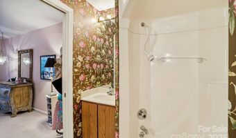 2 Creekside Ln, Asheville, NC 28803