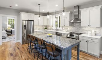 8 Stone Creek Dr, Brentwood, NH 03833