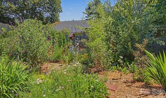 102 Wicklow Dr, Asheville, NC 28806
