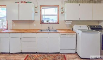 700 Dean Ave, Arco, ID 83213