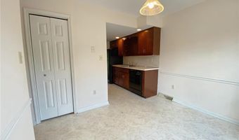 515 Ponds Edge Ln, Allentown, PA 18104