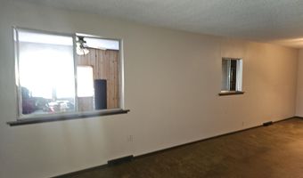15 W Prospect St, Aurora, MO 65605