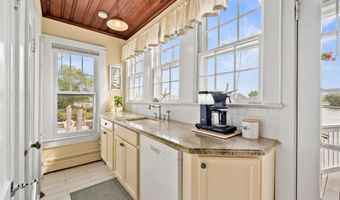 260 Ocean Ave, Amityville, NY 11701