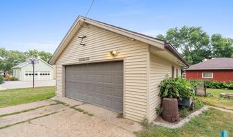 110 S 6th St, Beresford, SD 57004