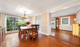 4 Coles Ave, Amityville, NY 11701