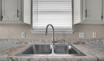 2108 Galaxy Dr, Altus, OK 73521