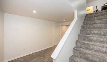 704 Woodrun Dr, Ballwin, MO 63021