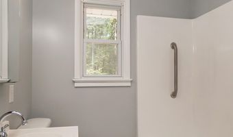 18 Holiday Dr, Albrightsville, PA 18210