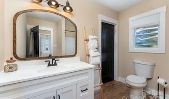 15 Eaglebear Dr, Asheville, NC 28806