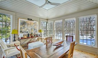 22 Lantern Ln, Barrington, RI 02806