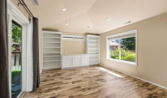 935 Cypress Point Loop, Ashland, OR 97520
