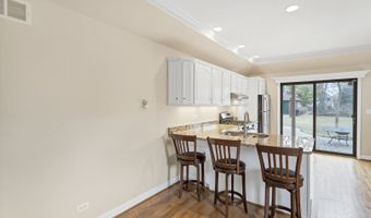 1415 W Hawthorne St, Arlington Heights, IL 60005