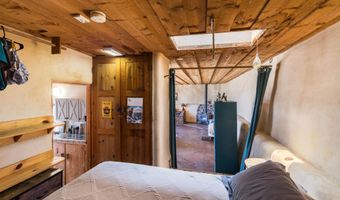 20 First St, Carson, NM 87517