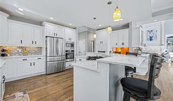 560 Club Dr, Aurora, OH 44202