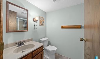 2908 N Oak Rd, Brandon, SD 57005