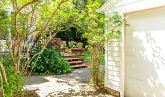 3425 Woodland St, Ames, IA 50014