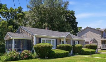 44 Desmarais St, Cumberland, RI 02864
