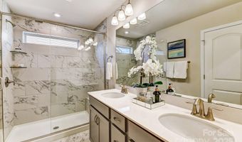 8030 Downy Oak Ln, Charlotte, NC 28269