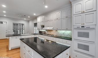 121 Poplar Ridge Dr, Brandon, MS 39047
