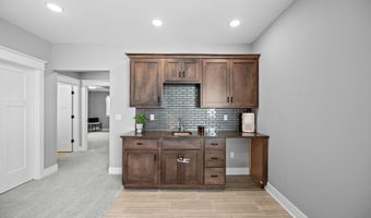 4401 Everest Cir, Ames, IA 50014