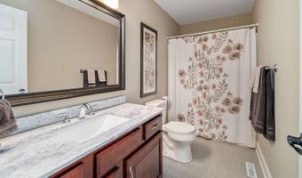 35 Shinnecock Hills Dr, Albany, NY 12205
