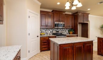2106 Ridgecrest Dr, Weatherford, TX 76087