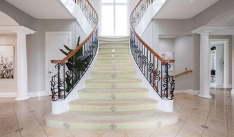 126 Cliff Dr, Narragansett, RI 02882