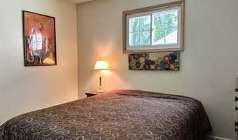 424 Hilltop Rd, Ames, IA 50014