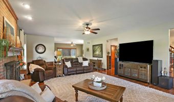 575 Hidden Creek Dr, Antioch, IL 60002