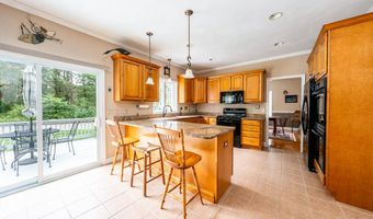 7 Mizzen Ln, Bourne, MA 02532