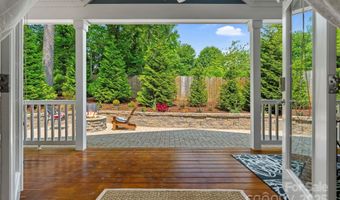 12 Broadmoor Dr, Arden, NC 28704