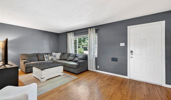 9828 Whitcomb Ln, Affton, MO 63123