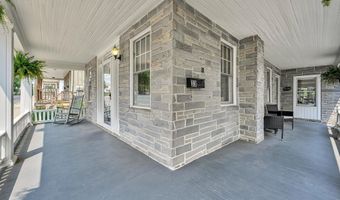 33 S 11TH St, Akron, PA 17501