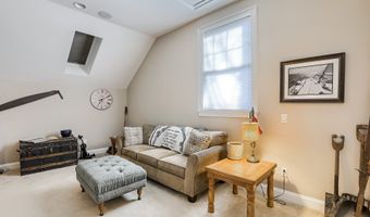 28 Crestview Ln 28, Danbury, CT 06810