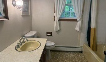 14 Lakeshore Dr, Belgrade, ME 04917