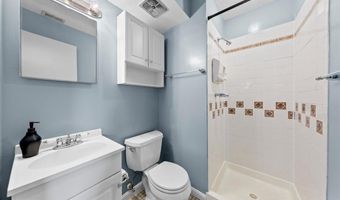 4932 SAUQUOIT Ln, Annandale, VA 22003