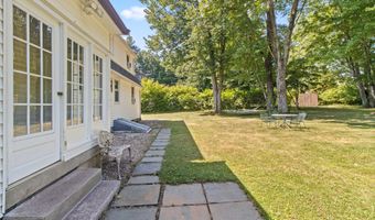 24 Maple Edge Dr, Bloomfield, CT 06002