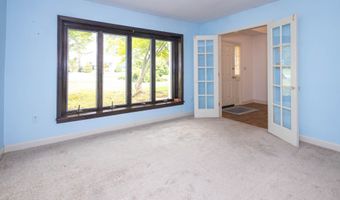 153 12th St, Belford, NJ 07718